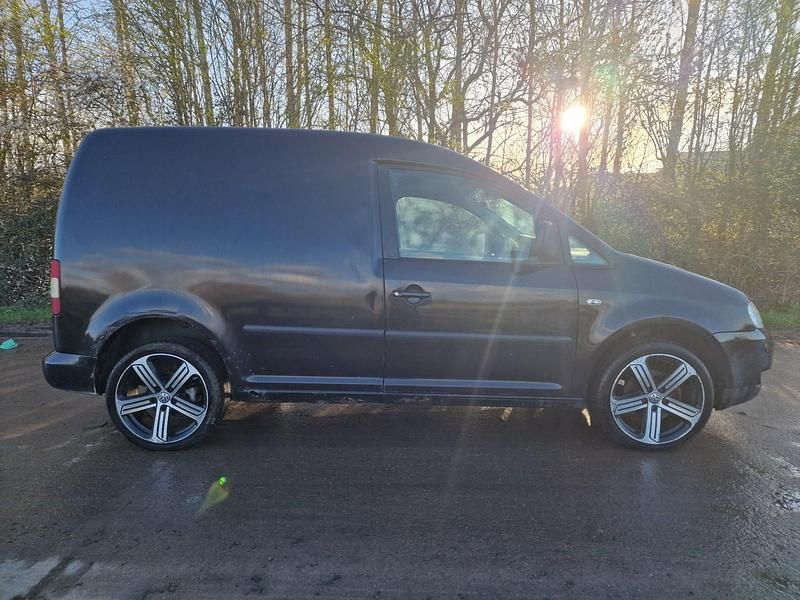 Used VW Caddy 104 HP (76 kW) 2010 Black MPV