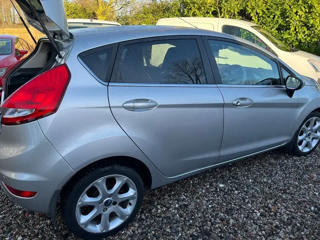Used Ford Fiesta Individual 2010 Silver Hatchback