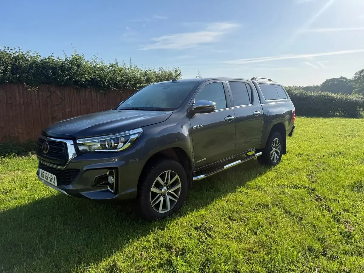 Used Toyota HiLux 150 HP (110 kW) 2019 Grey Pickup