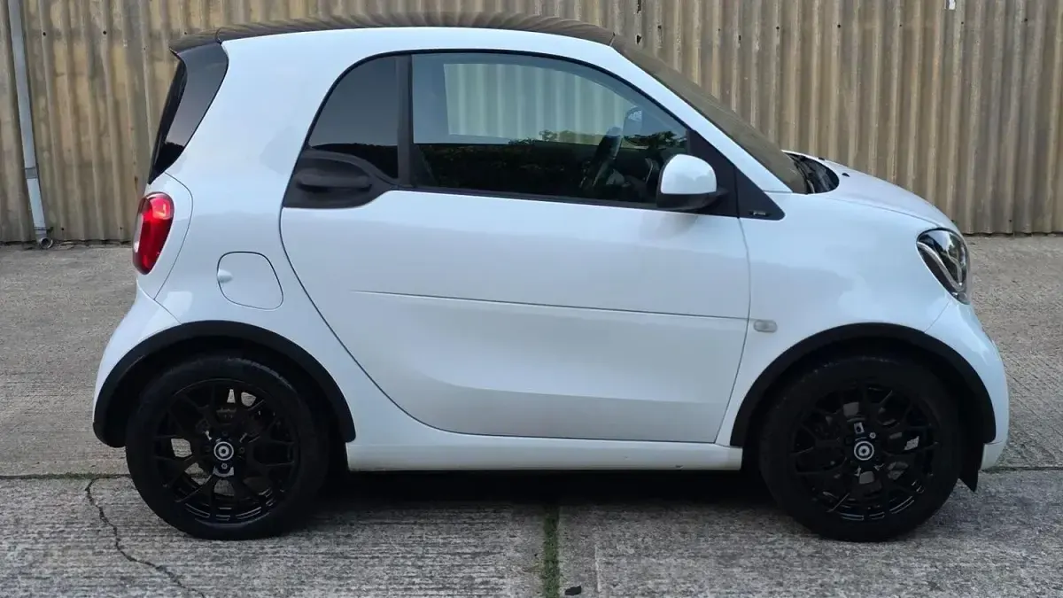 Used Smart ForTwo Coupé Premium 71 HP (52 kW) 2017 White Coupe