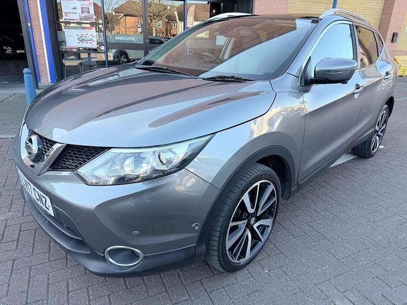 Used Nissan Qashqai Tekna 115 HP (84 kW) 2017 Grey SUV