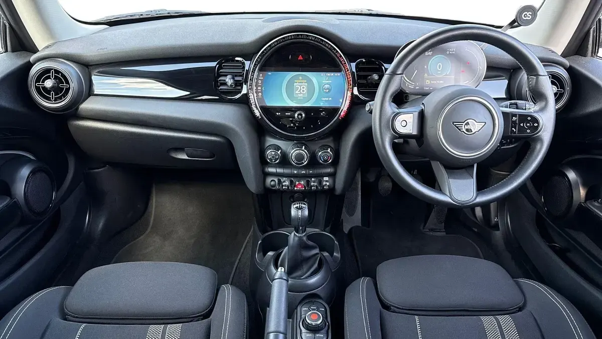 Usado Mini Cooper S Classic 176 HP (129 kW) 2021 Prateado Citadino