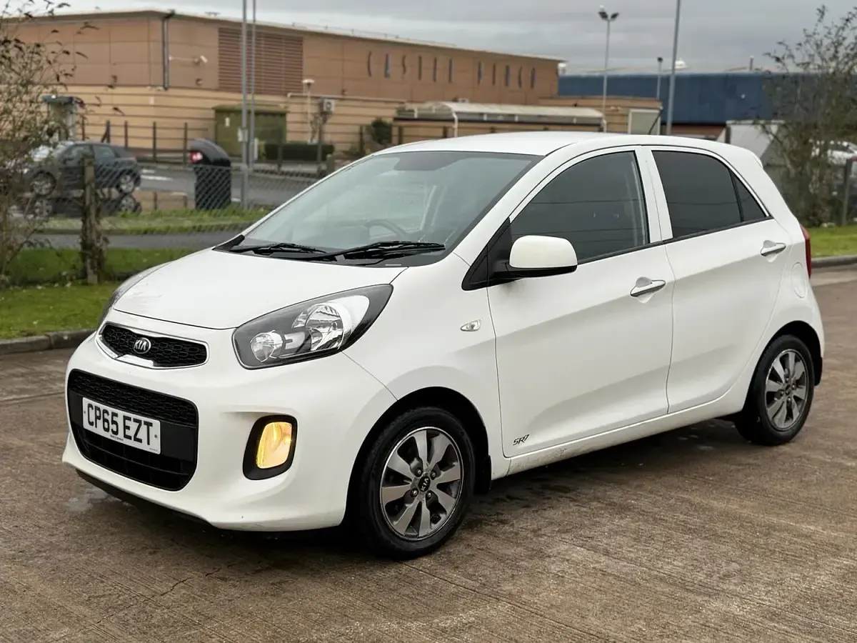 Used Kia Picanto 65 HP (47 kW) 2016 White Hatchback