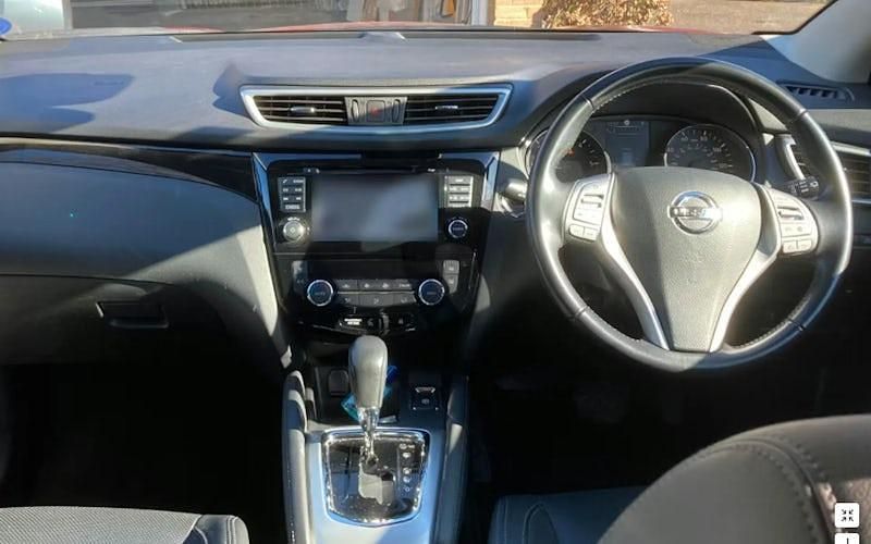 Used Nissan Qashqai Tekna 131 HP (96 kW) 2017 Red SUV