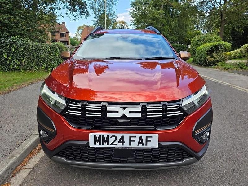 Used Dacia Jogger Extreme 109 HP (80 kW) 2024 Brown MPV