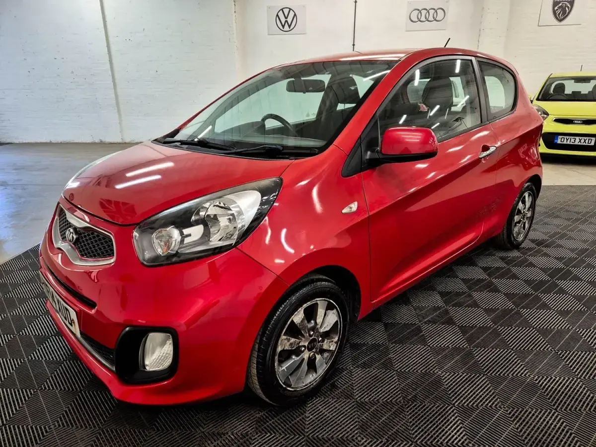 Second-hand Kia Picanto 68 CP (50 kW) 2014 Roșu Hatchback