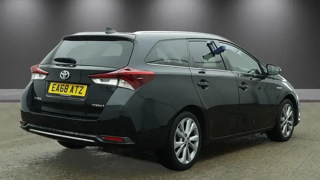 Used Toyota Auris Hybrid 136 HP (100 kW) 2018 Black Estate
