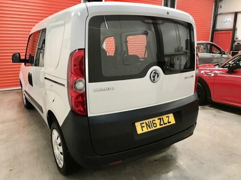 Used Vauxhall Combo 2016 White MPV