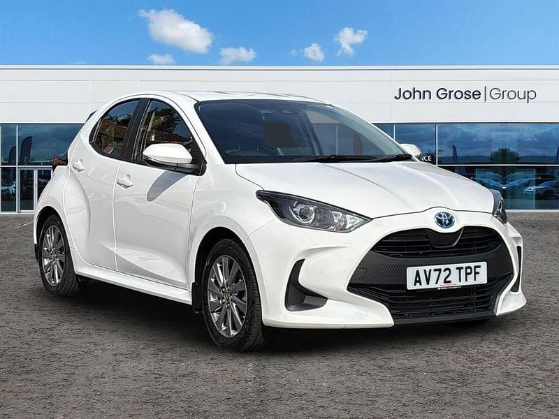 White Used 2022 Toyota Yaris Hybrid Hatchback | £16,495 (Good price) - Image 1/3