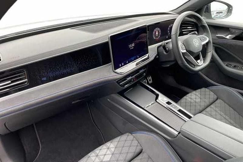 Used VW Passat R-line 150 HP (110 kW) 2024 White Estate