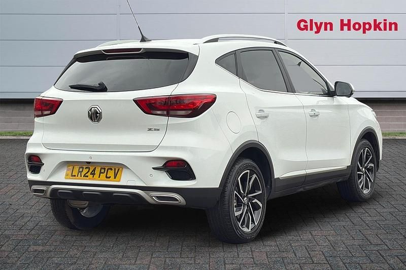 Used MG ZS Exclusive 111 HP (81 kW) 2024 White Hatchback