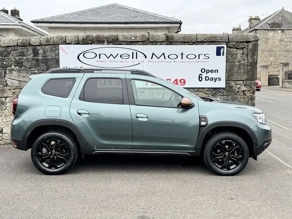 Used Dacia Duster Extreme 130 HP (95 kW) 2024 Green SUV