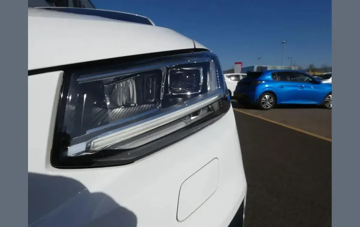 Used Audi Q2 S-Line 190 HP (139 kW) 2017 White SUV