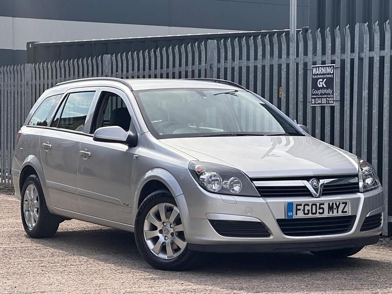 Silver Used 2005 Vauxhall Astra Club Estate | £1,495 (Fair price) - Image 1/3
