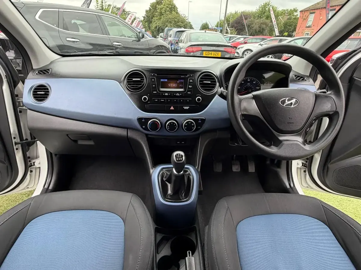 Used Hyundai i10 SE 2014 White Hatchback