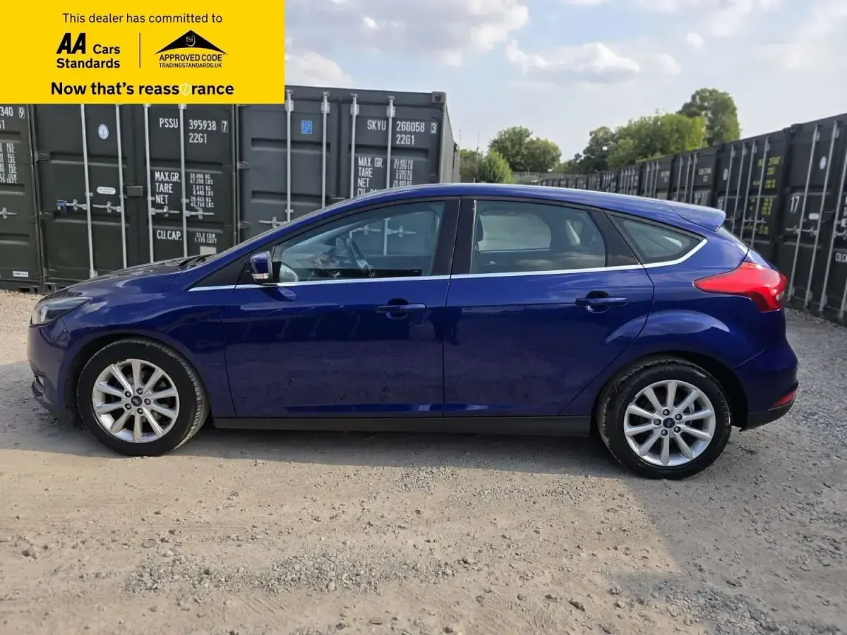 Used Ford Focus Titanium 125 HP (91 kW) 2016 Blue Hatchback