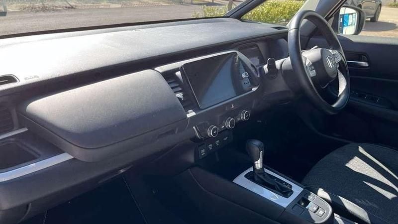 Used Honda Jazz Hybrid 109 HP (80 kW) 2022 White Hatchback