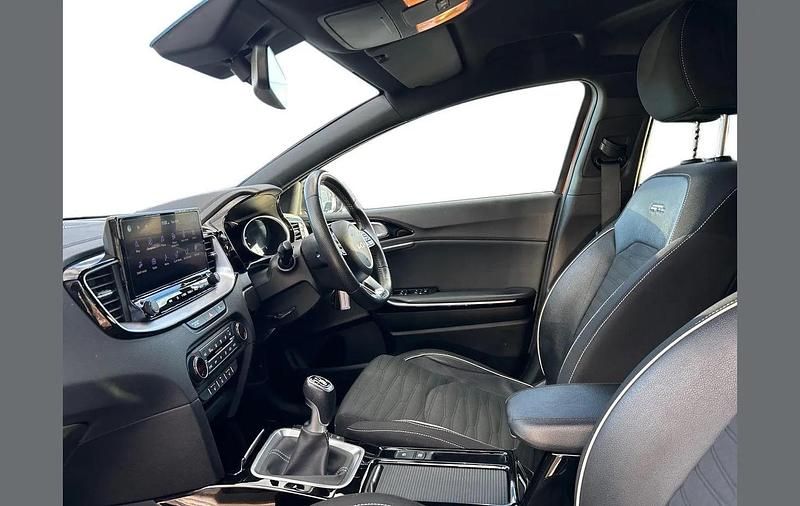 Used Kia ProCeed GT-Line 157 HP (115 kW) 2023 Orange Estate