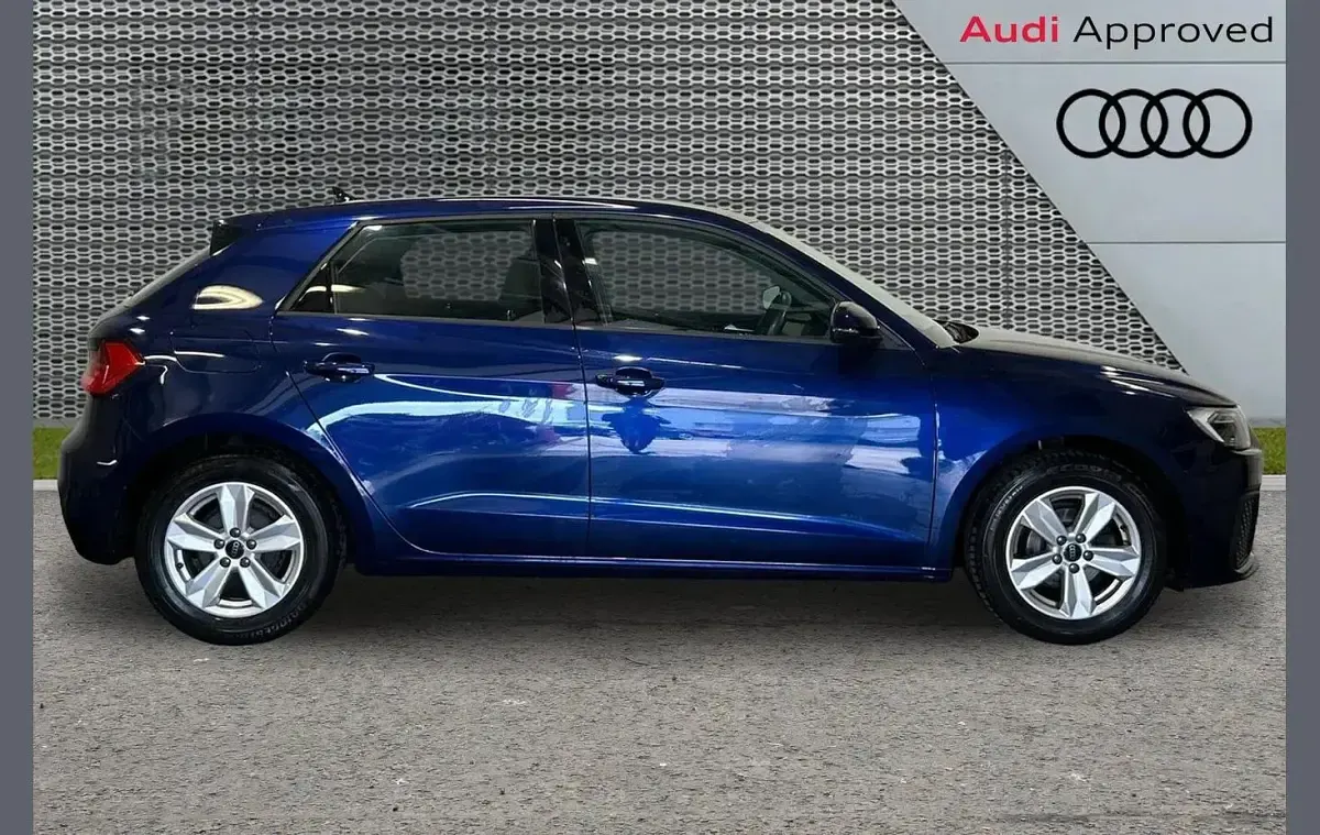 Used Audi A1 Design 94 HP (69 kW) 2023 Blue SUV
