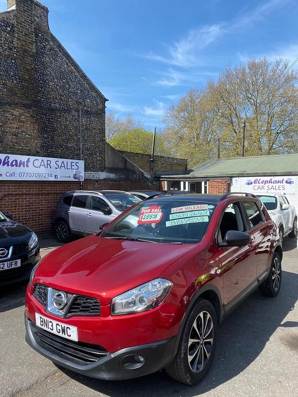 Red Used 2013 Nissan Qashqai 360º SUV | £3,695 (Fair price) - Image 1/4