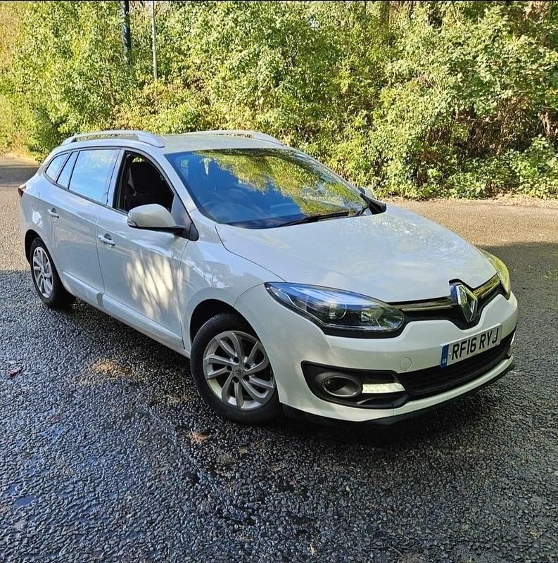 Used Renault Mégane GrandTour Dynamique 110 HP (80 kW) 2016 White Estate