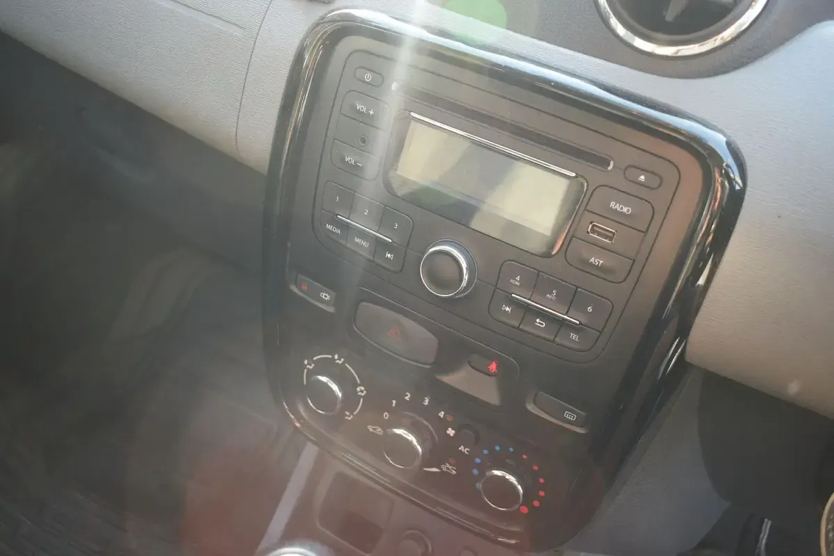 Used Dacia Duster Lauréate 110 HP (80 kW) 2013 White SUV