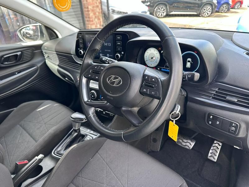 Used Hyundai Bayon SE 100 HP (73 kW) 2023 White SUV