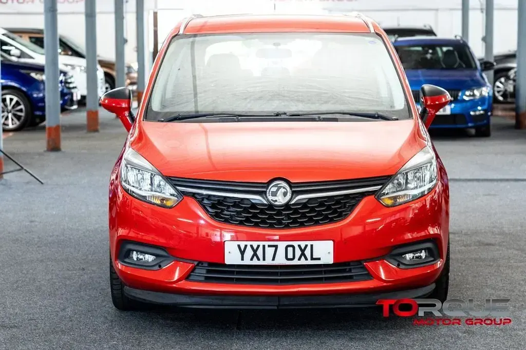 Used Vauxhall Zafira Tourer SRi 140 HP (102 kW) 2017 Red MPV