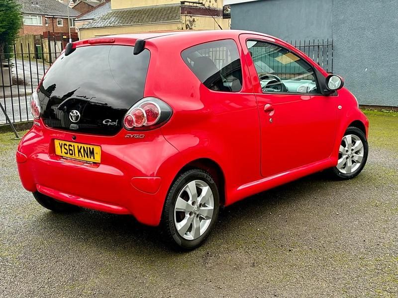 Used Toyota Aygo 68 HP (50 kW) 2012 Red Hatchback