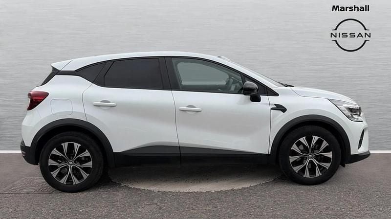 Used Renault Captur Evolution 143 HP (105 kW) 2023 White SUV