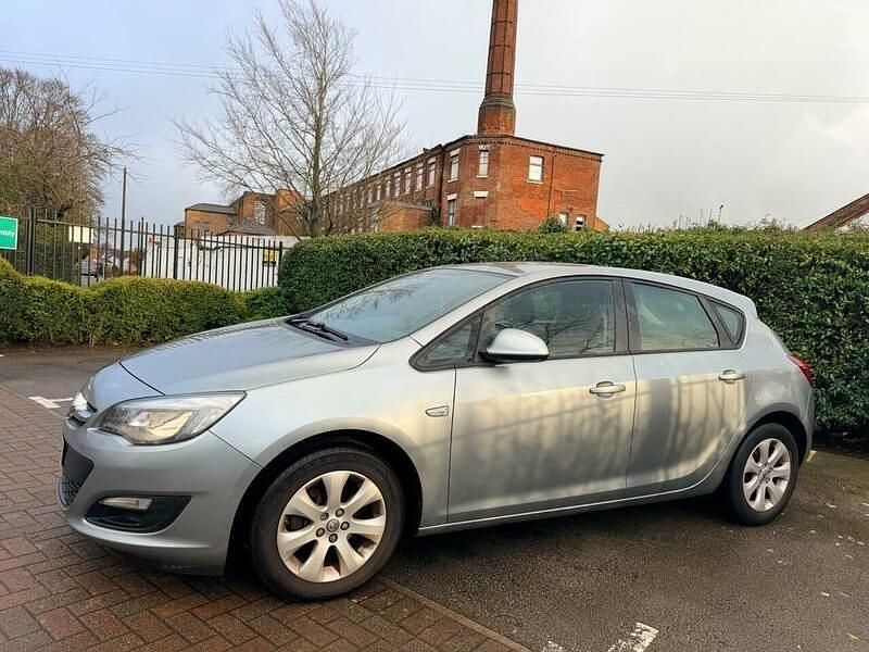 Used Vauxhall Astra Design Edition 2015 Silver Hatchback