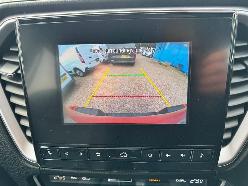 Used Isuzu D-Max 163 HP (119 kW) 2021 Orange Pickup