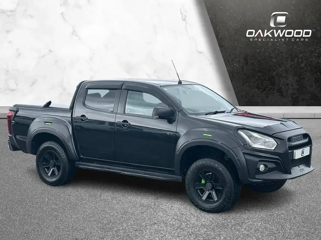 Used Isuzu Pick up 164 HP (120 kW) 2021 Black Pickup
