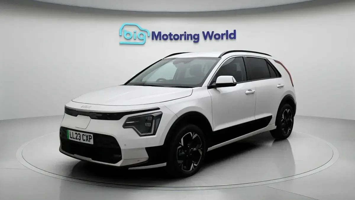 Begagnad Kia e-Niro 150 kW (204 HK) 2023 Vit SUV