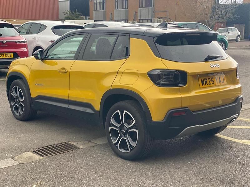 Used Jeep Avenger Summit 100 HP (73 kW) 2025 Yellow/black SUV