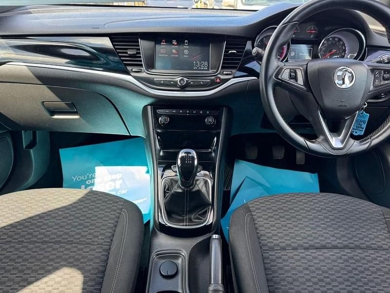 Used Vauxhall Astra SRi 150 HP (110 kW) 2016 Red Hatchback