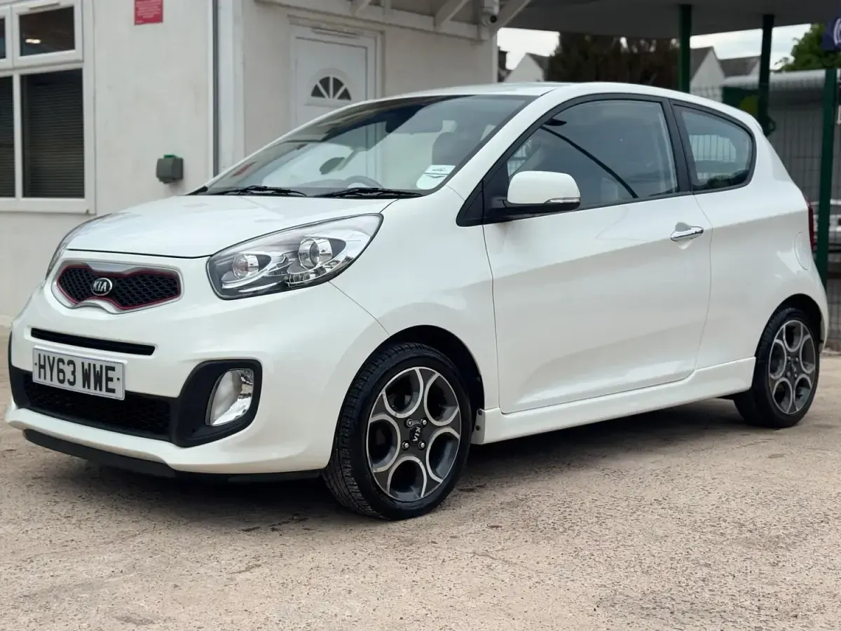 Used Kia Picanto 84 HP (61 kW) 2013 White Hatchback