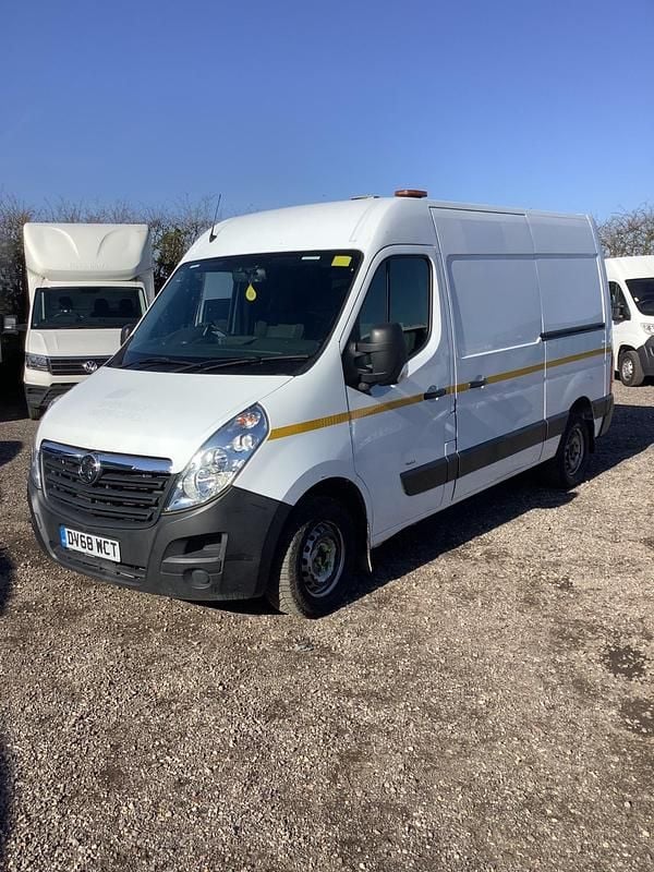Used Vauxhall Movano 130 HP (95 kW) 2019 White MPV