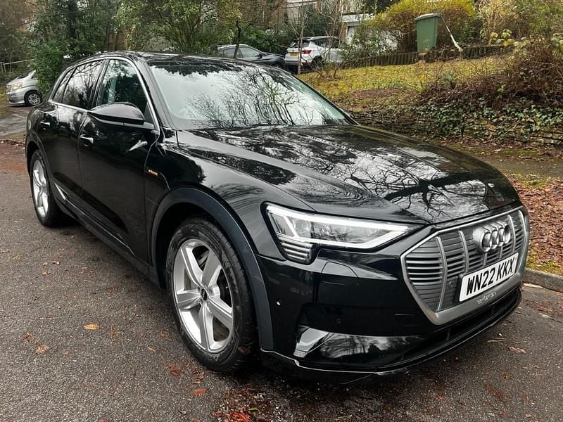 Begagnad Audi e-tron Performance 230 kW (313 HK) 2022 Svart SUV