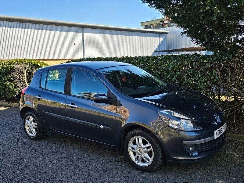 Grey Used 2006 Renault Clio II Dynamique Hatchback | £1,395 (Fair price) - Image 1/4