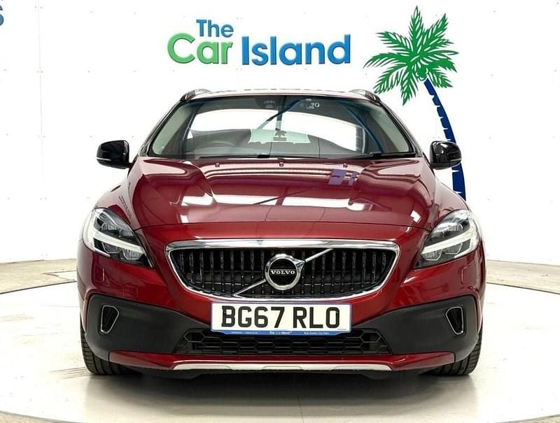Used Volvo V40 Pro 152 HP (111 kW) 2017 Red Hatchback