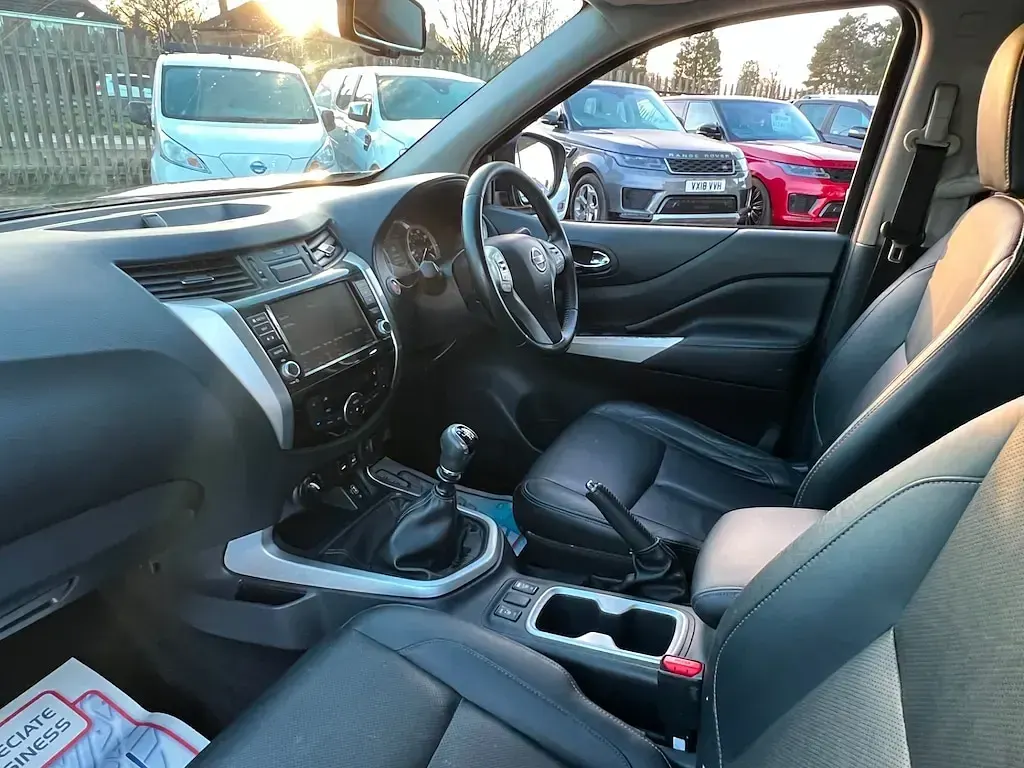 Used Nissan Navara Tekna 190 HP (139 kW) 2020 Black Pickup