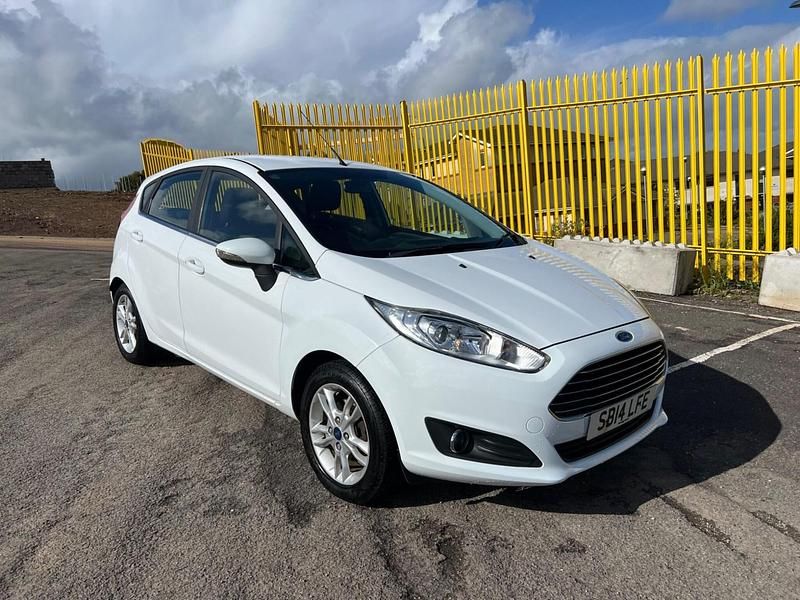 Used Ford Fiesta Zetec 82 HP (60 kW) 2014 White Hatchback