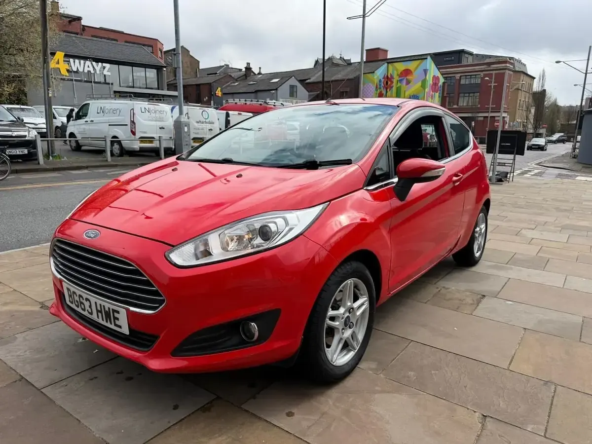 Used Ford Fiesta Zetec 82 HP (60 kW) 2013 Red Hatchback