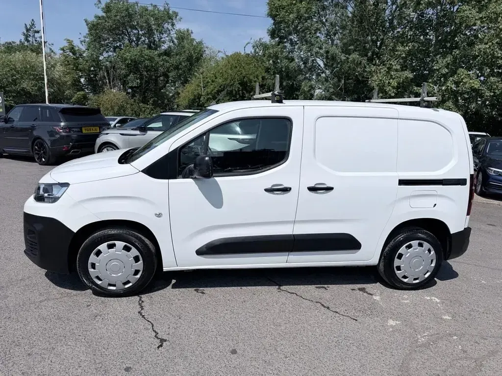 Used Citroën Berlingo 100 HP (73 kW) 2021 White MPV