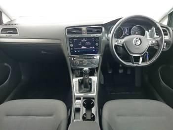 Używany VW Golf VII SE 130 KM (95 kW) 2019 Biały Hatchback