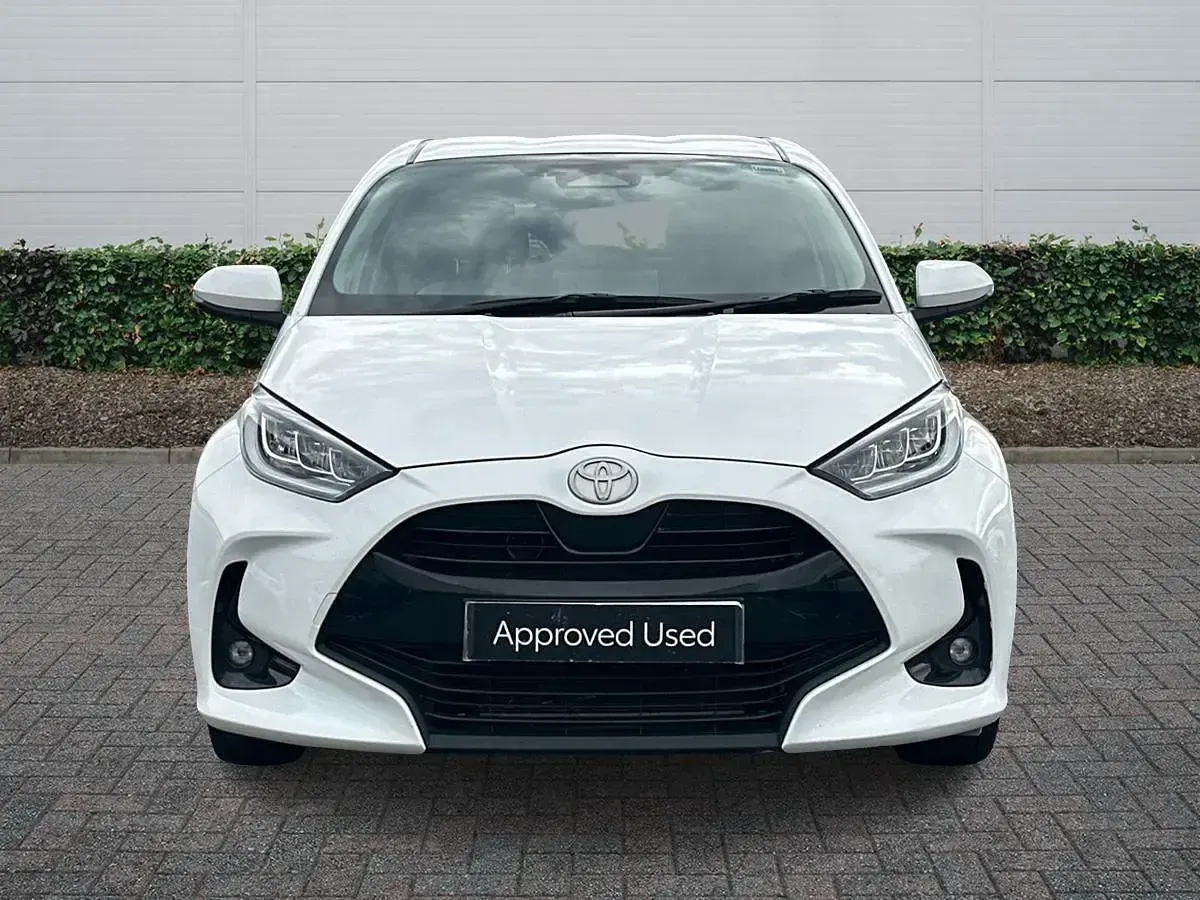 Used Toyota Yaris Design 2024 White Hatchback