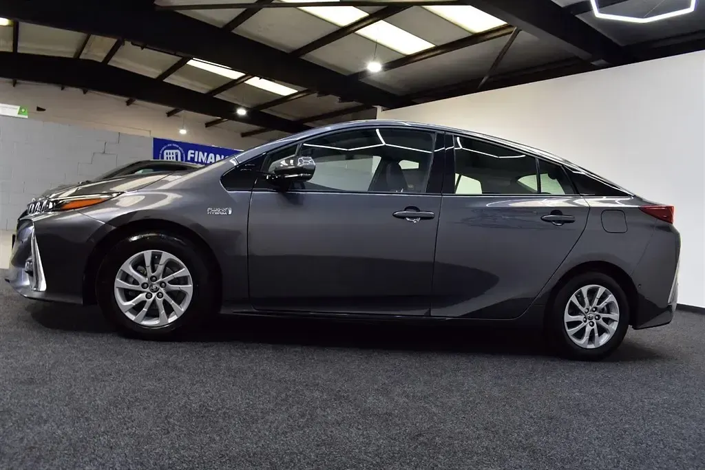 Used Toyota Prius 2017 Grey Hatchback
