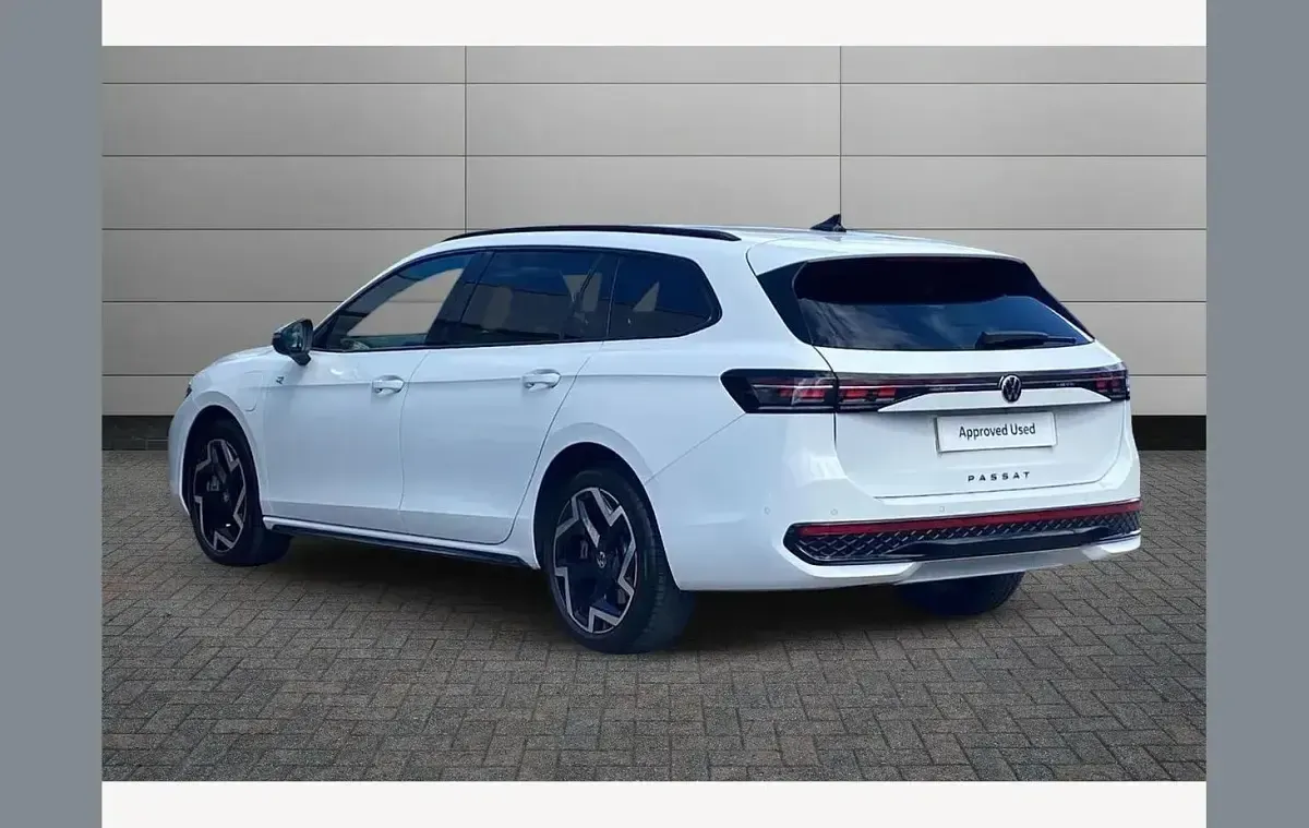 Usado VW Passat R-line 272 HP (200 kW) 2024 Branco Carrinha