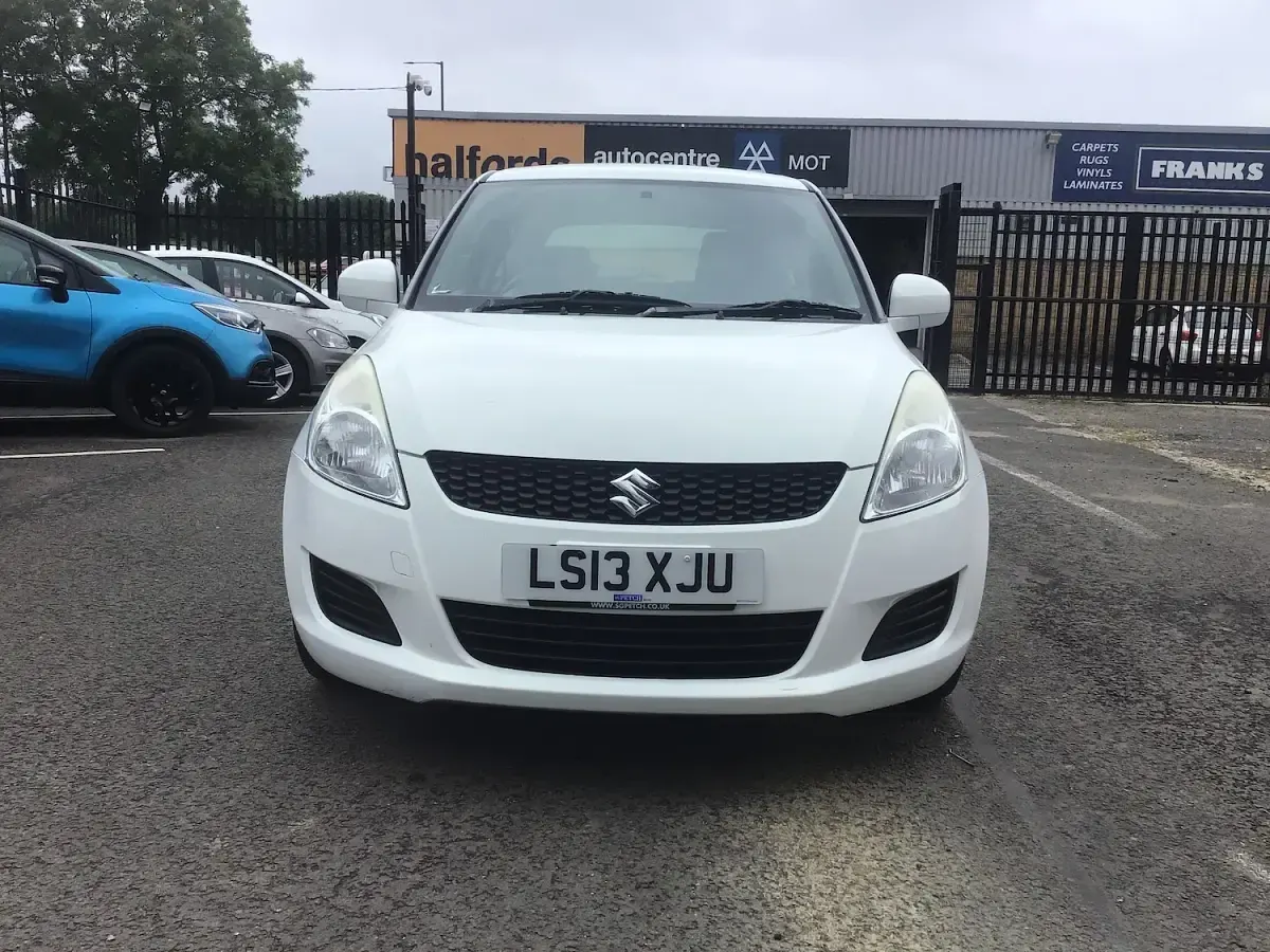 Used Suzuki Swift SZ3 94 HP (69 kW) 2013 White Hatchback